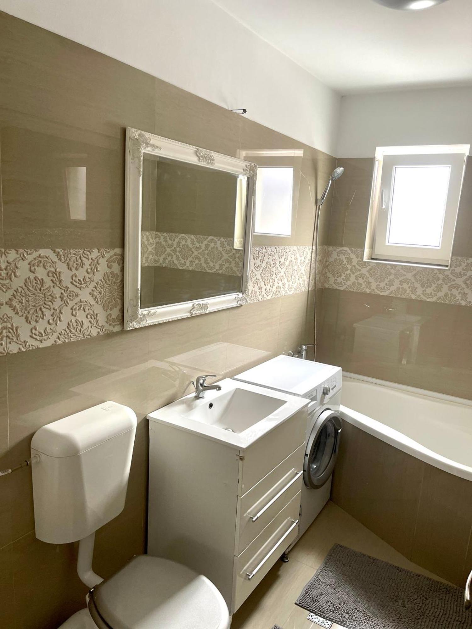 Westcity Apartment *